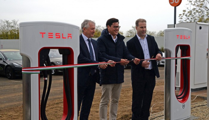 Új Tesla-villámtöltőket adtak át itthon 1