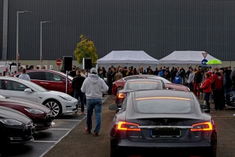 Új Tesla-villámtöltőket adtak át itthon