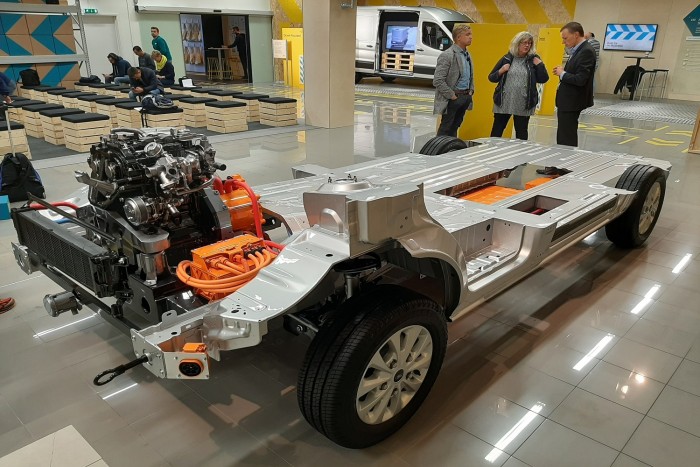 Elektromotort kapott a kisebbik Transit 5 Elektromotort kapott a kisebbik Transit 5