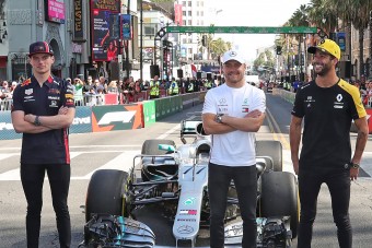 F1: Ricciardo és Bottas megvédte Versappent