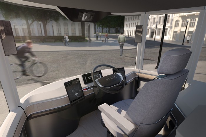 Középre ültették a sofőrt ebben a teherautóban 1