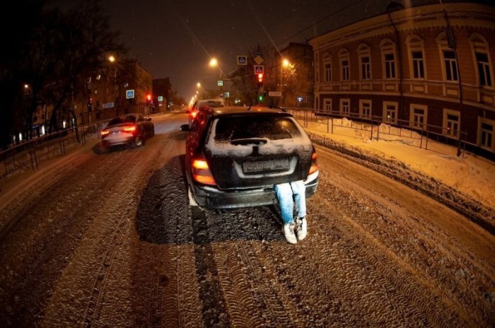 A rendőrség nem értékelte a csomagtartóból kilógó hulla poénját 1