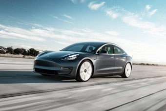 Óriásit zuhant a Tesla nyeresége