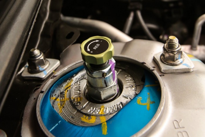 Komótos szedánból építettek versenyautót 7