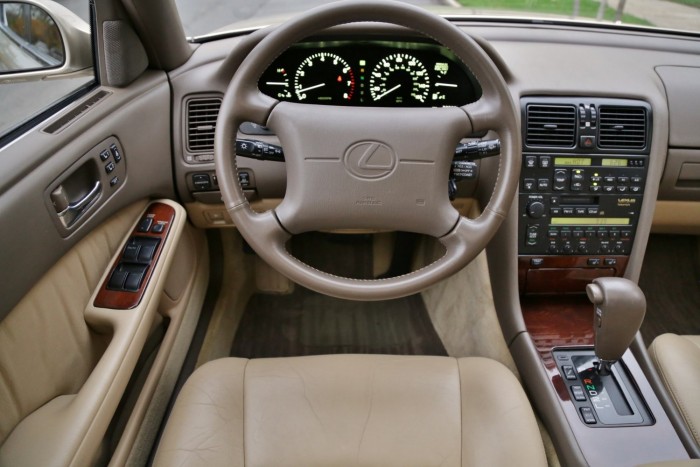 Makulátlan luxusautó egy Dacia áráért 6