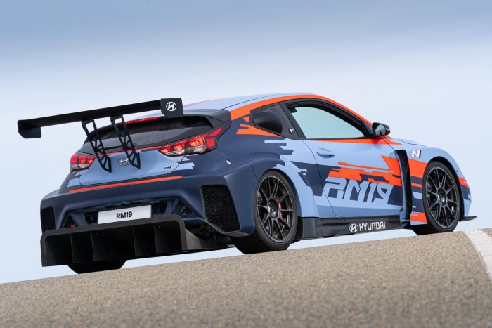 Középmotoros közúti autót épített a Hyundai 6