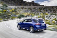 3,8 másodperces gyorsulással és hengerlekapcsolással jön a GLE 63 17