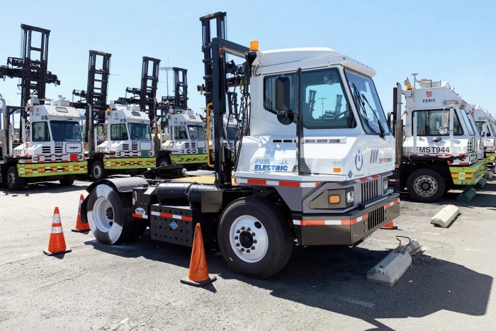 Hidrogénnel viszik a konténereket a kikötőben