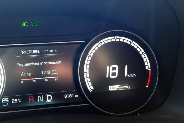 Teszt: Kia e-Niro 64 kWh: Magyarország egyik legokosabb villanyautója 115 Teszt: Kia e-Niro 64 kWh: Magyarország egyik legokosabb villanyautója 115