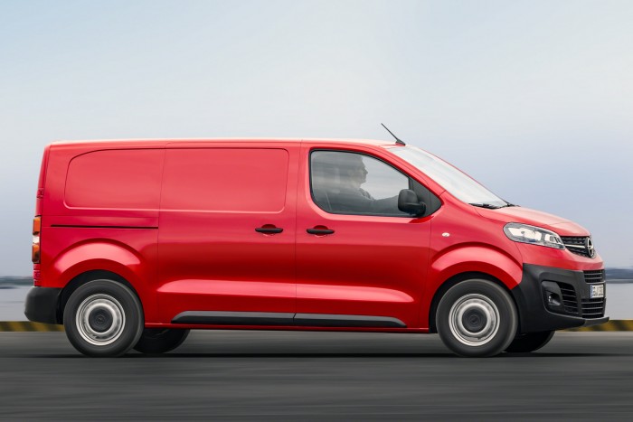 Lángvörös romboló az Opeltől 8 Lángvörös romboló az Opeltől 8