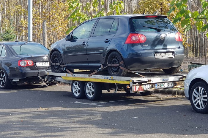 Ismét egy “csodás” autószállító karavánt fotóztak az M3-ason, ilyen trükköt még nem láttunk 3 | Vezess Ismét egy “csodás” autószállító karavánt fotóztak az M3-ason, ilyen trükköt még nem láttunk 3
