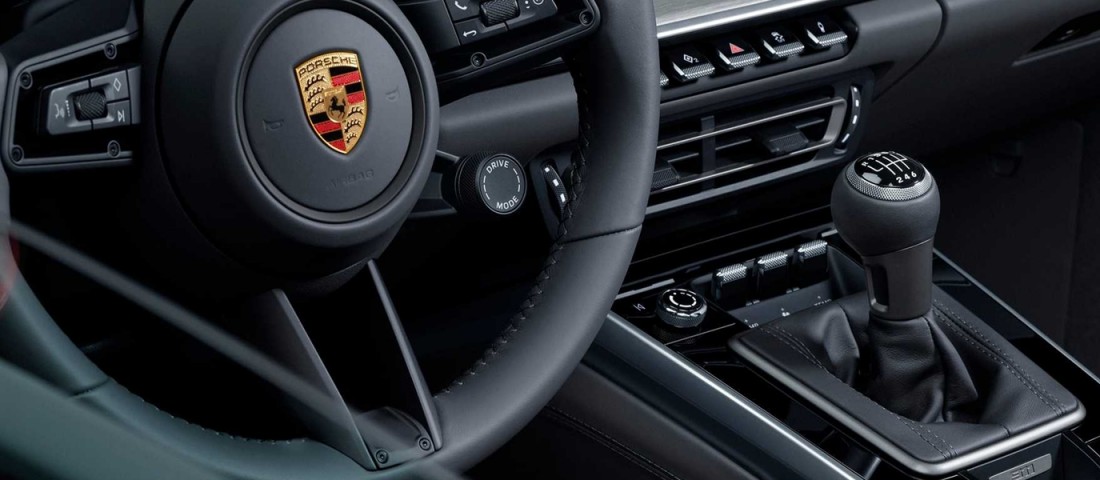 A Porsche nem hagyja veszni a kézi váltót