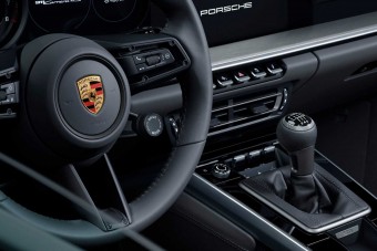 A Porsche nem hagyja veszni a kézi váltót