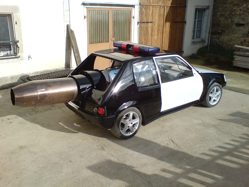 Pokoli szörnyeteget varázsoltak a kicsi Peugeot-ból 3