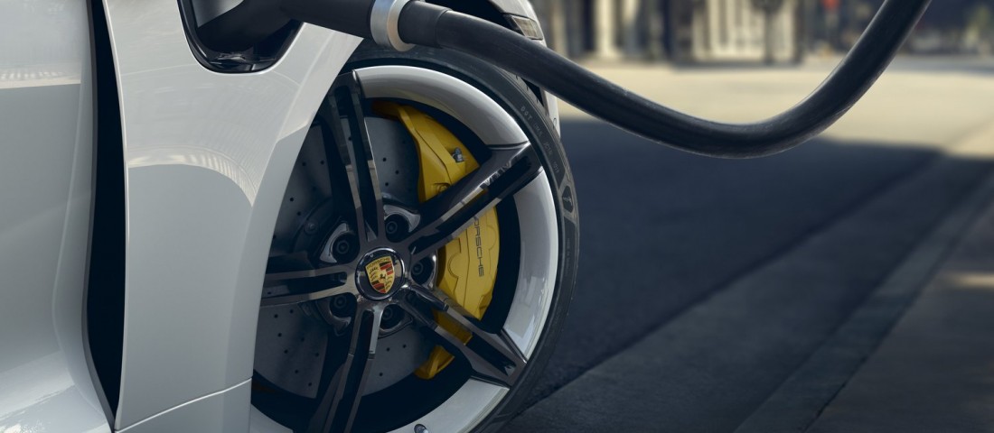 Jönnek az elektromos Porsche sportkocsik