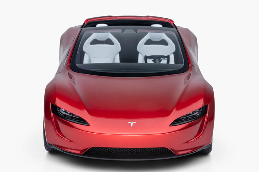 Tényleg kapható a Tesla Roadster, és a polcon is elfér 5