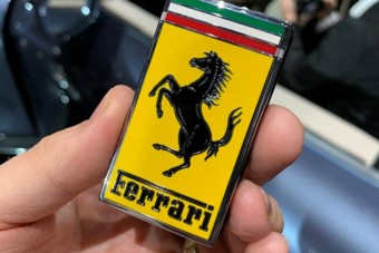 Szakít a hagyományokkal a Ferrari