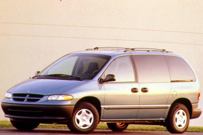 15 millió minibuszt gyártott a Chrysler 8