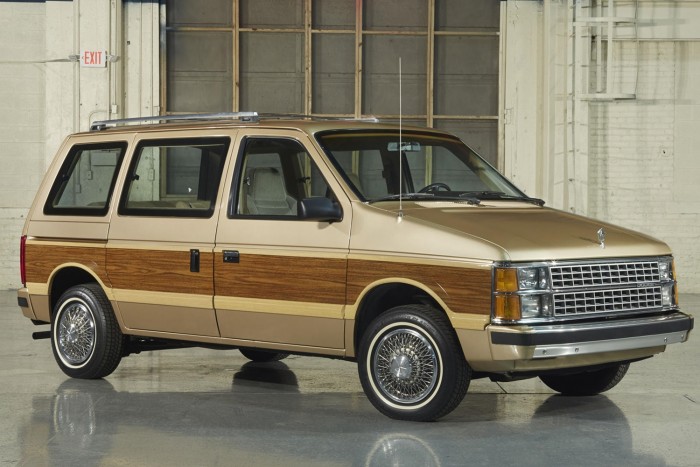 15 millió minibuszt gyártott a Chrysler 7