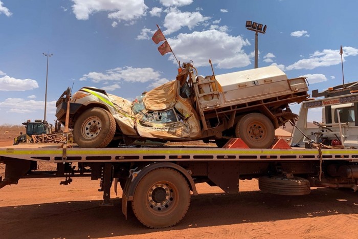 Saját autóját lapította ki az óriási dömper vezetője 4 | Vezess Saját autóját lapította ki az óriási dömper vezetője 4