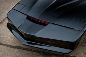 Azonnal elvinnénk egy körre a KITT-et, mert egy igazi hős