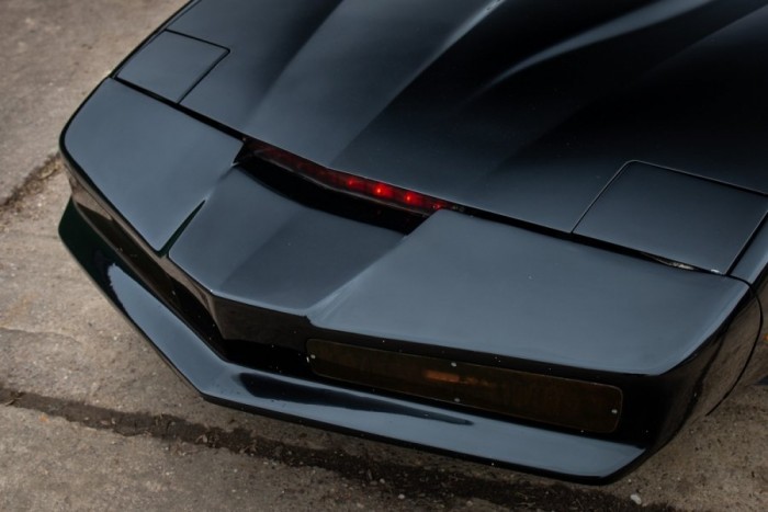 Azonnal elvinnénk egy körre a KITT-et, mert egy igazi hős