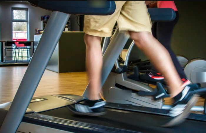 Amíg kint tombol a tél, a négy fal között éghet a zsír 2