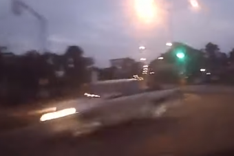 Villámgyors reflexe mentette meg az autóst