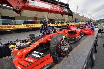 F1: Leclerc nem akar Ferrari-belháborút