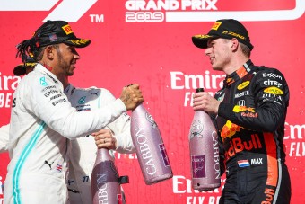 F1: Szenzációs igazolást ajánlanak Hamiltonnak