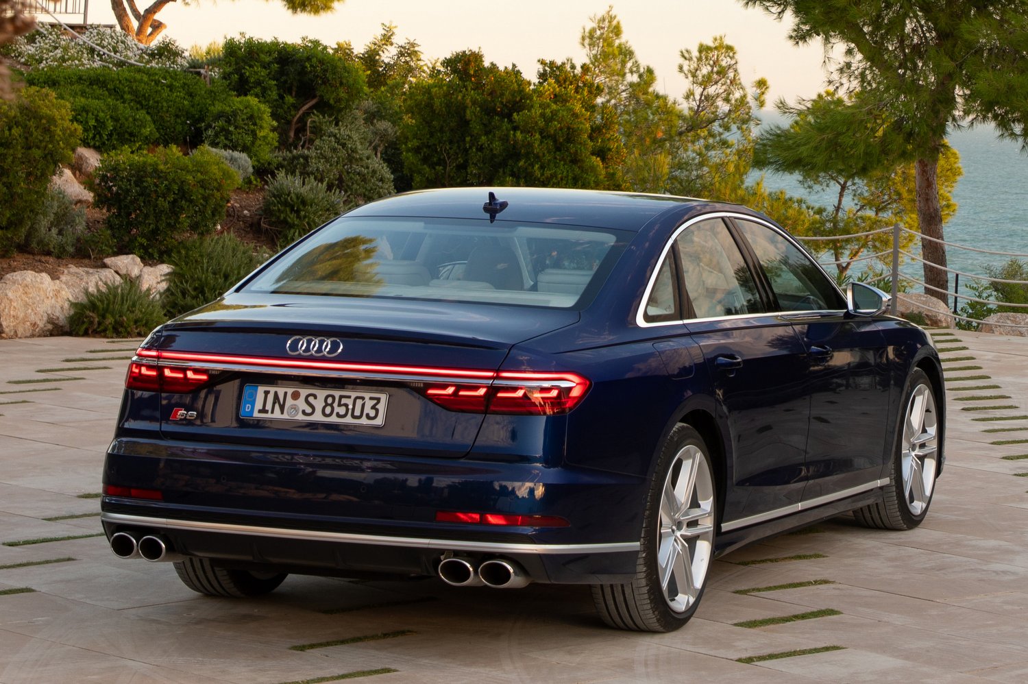 Nem csak erős, okos is az Audi S8 21