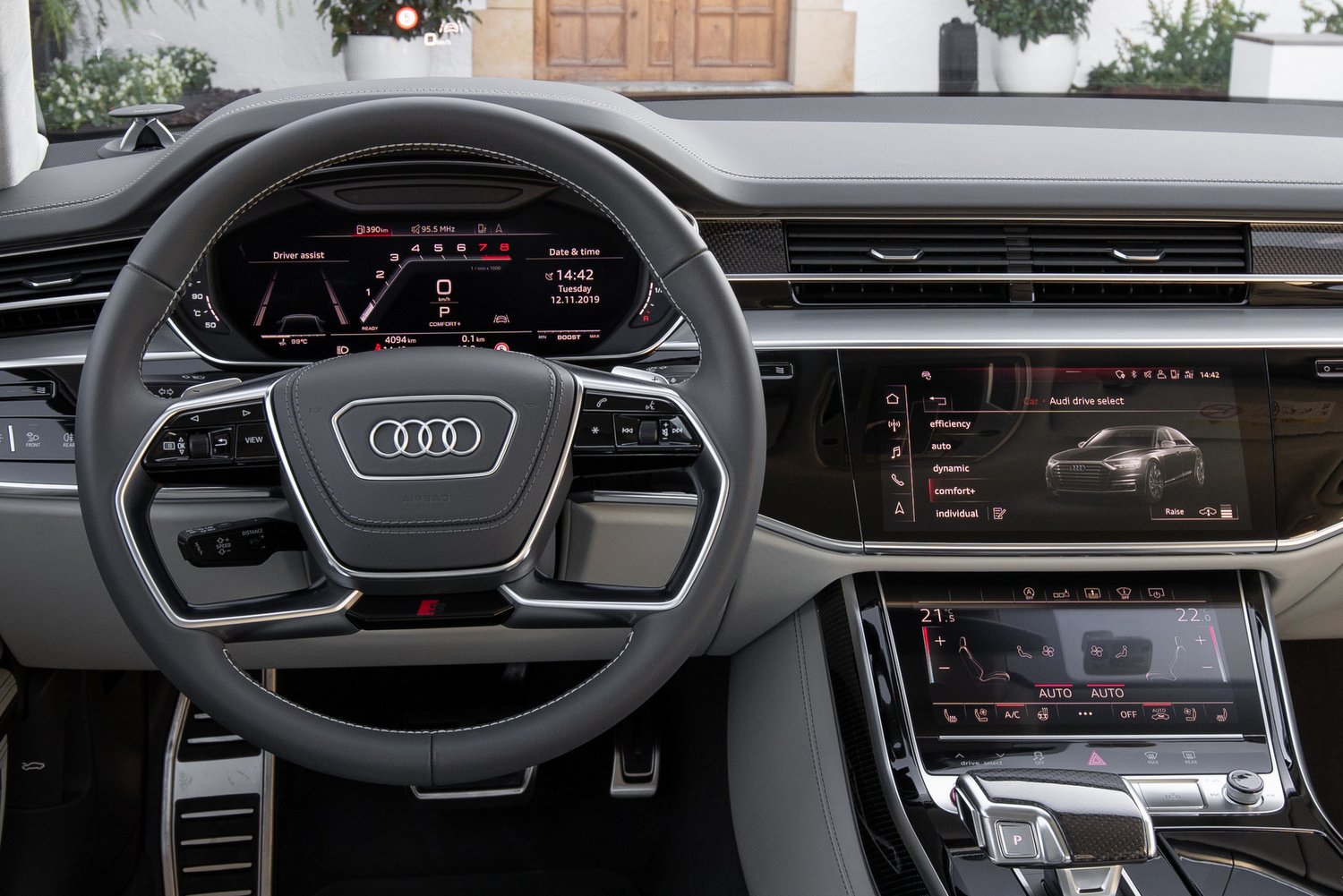 Nem csak erős, okos is az Audi S8 20