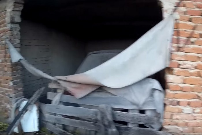 30 éve érintetlen új autót találtak egy magyar garázsban