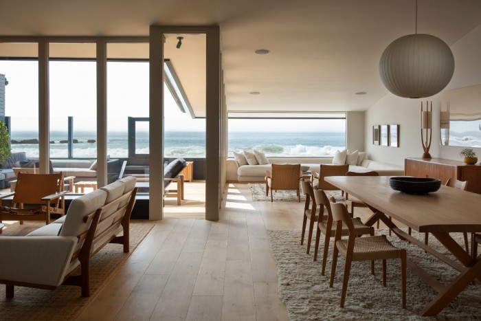 Leborulunk Jason Statham luxusháza előtt 6