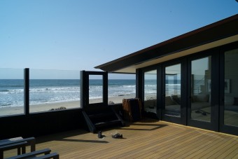 Leborulunk Jason Statham luxusháza előtt