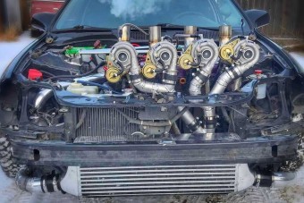 Ezen a Civicen annyi turbó van, mint egy Bugatti Chironon