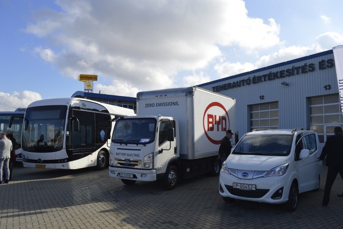 Ezeket a kínai teherautókat vehetjük meg jövő évtől