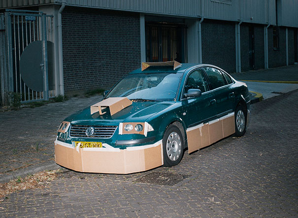 Gondolt egyet és optikai tuningot rakott idegenek autójára éjszaka 2