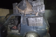 Döbbenetes dolgot rejtett egy Mercedes motorja az ukrán határon 1 Döbbenetes dolgot rejtett egy Mercedes motorja az ukrán határon 1