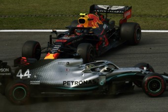 F1: Kiderült, megtarthatja-e dobogóját Hamilton