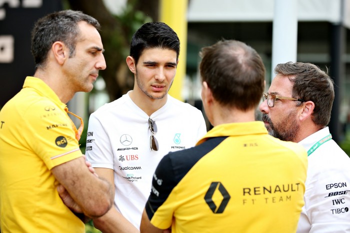 F1: Kitiltotta a garázsból saját tesztpilótáját a Mercedes 1 | Vezess F1: Kitiltotta a garázsból saját tesztpilótáját a Mercedes 1