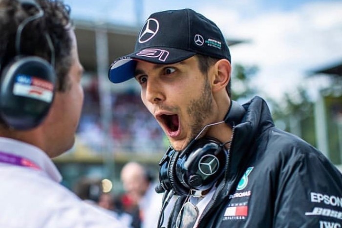 F1: Kitiltotta a garázsból saját tesztpilótáját a Mercedes