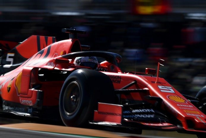 F1: Nem tetszik a versenyzőknek a 2020-as gumi