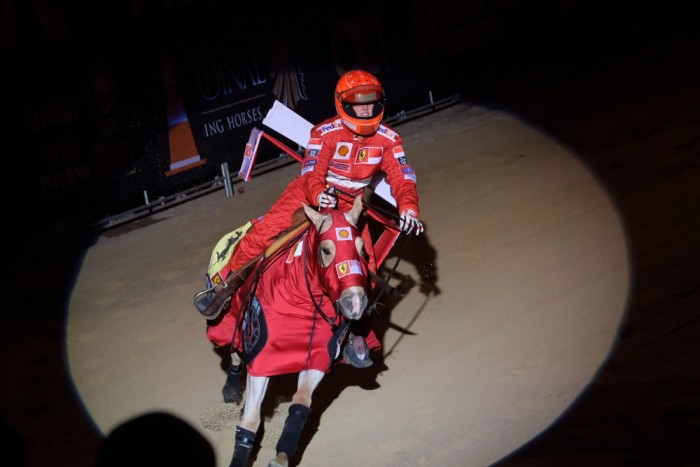 Schumacher lóversenyen indult – fotó