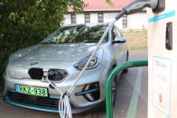 Teszt: Kia e-Niro 64 kWh: Magyarország egyik legokosabb villanyautója 78