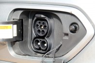 Teszt: Kia e-Niro 64 kWh: Magyarország egyik legokosabb villanyautója 77 Teszt: Kia e-Niro 64 kWh: Magyarország egyik legokosabb villanyautója 77