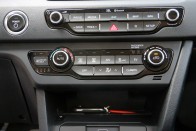 Teszt: Kia e-Niro 64 kWh: Magyarország egyik legokosabb villanyautója 96 Teszt: Kia e-Niro 64 kWh: Magyarország egyik legokosabb villanyautója 96