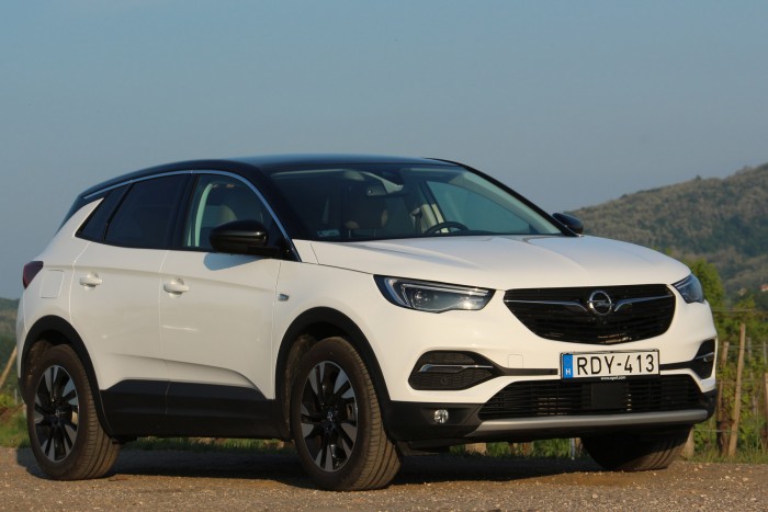 Kitolt az Opel a saját autójával 77 Kitolt az Opel a saját autójával 77