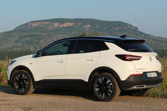 Kitolt az Opel a saját autójával 75 Kitolt az Opel a saját autójával 75