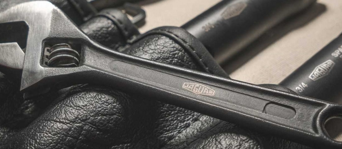 Szerszámkészlet az öreg Jaguarhoz, aranyáron